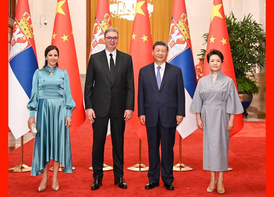 习近平同塞尔维亚总统武契奇举行会谈