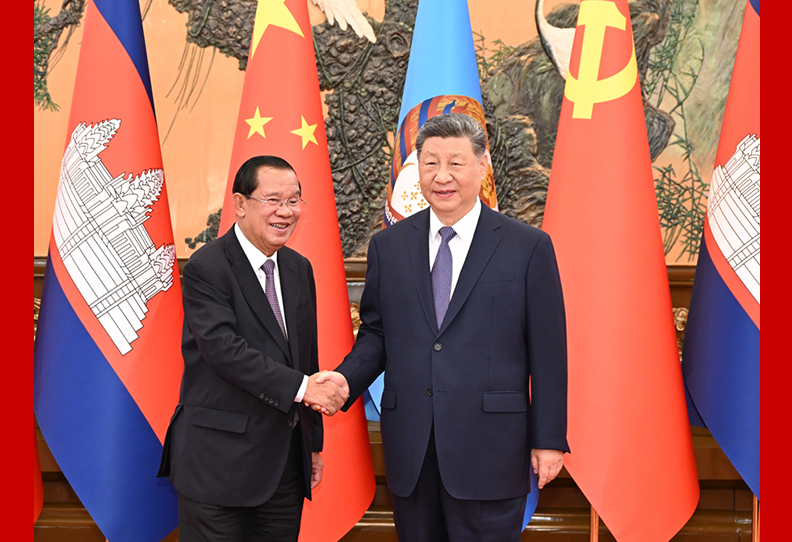 习近平会见柬埔寨人民党主席、参议院主席洪森
