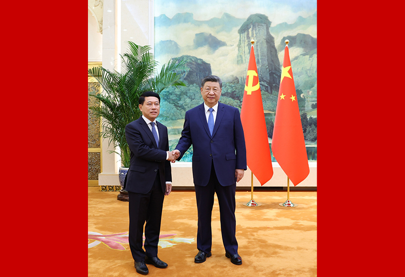 习近平会见老挝人民革命党中央总书记、国家主席特使沙伦赛