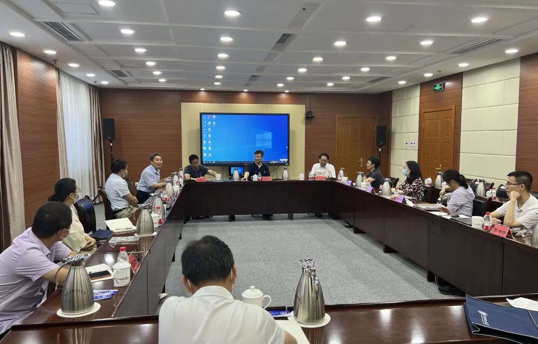  The academic seminar on "theoretical innovation of sinicization of Marxism since the 18th National Congress of the Communist Party of China" was held in the Central Academy of Social Sciences