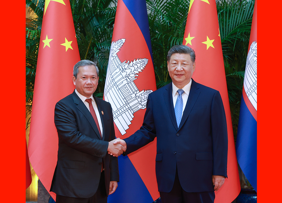 习近平会见柬埔寨首相洪玛奈